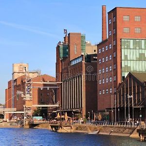 City Apartment Duisburg 1#Netflix &Wlan &Kingsize Bett &Kaffee Maschine & Central & 500M Innenhafen & 2 Min U Bahn